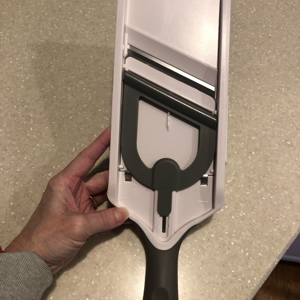 New pampered chef slicer - Picture 4 of 5